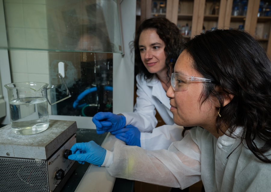 Two neuroscience students boiling a jar of water