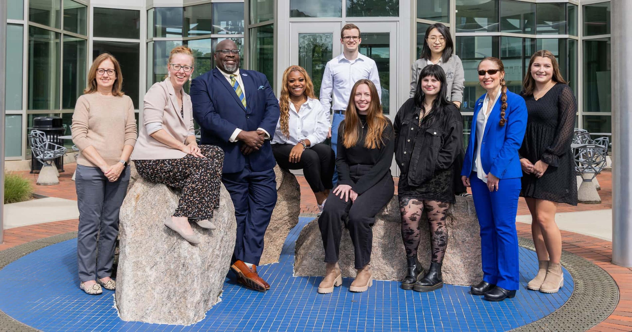 a group of students stand with President Smith and Professors Christine Broadbridge and Carrie-Anne Sherwood